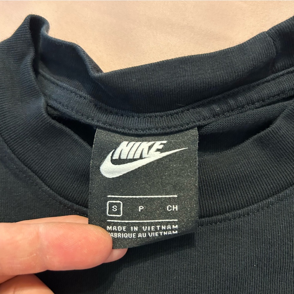 Women’s Nike crew neck sweater - Picture 2 of 4